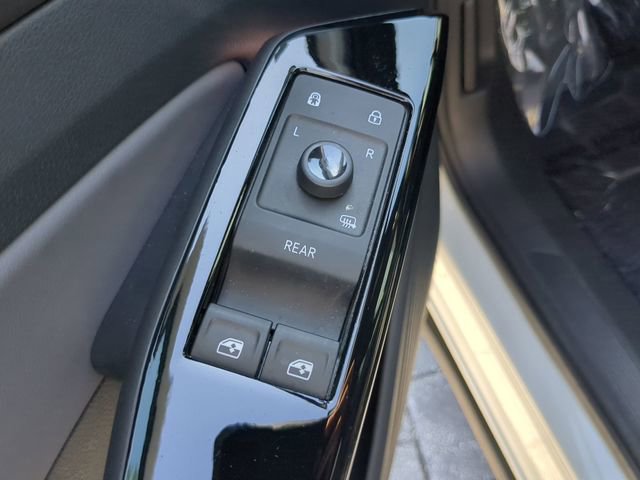 Used 2023 Volkswagen ID.4 Pro S AWD/4WD image 19