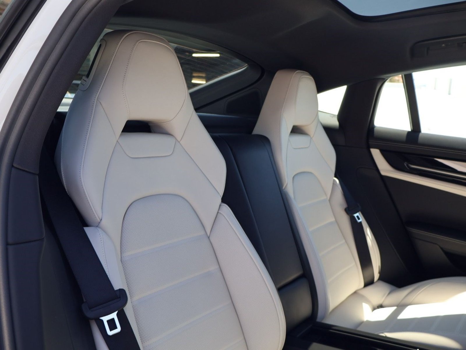New 2026 Porsche Panamera image 23