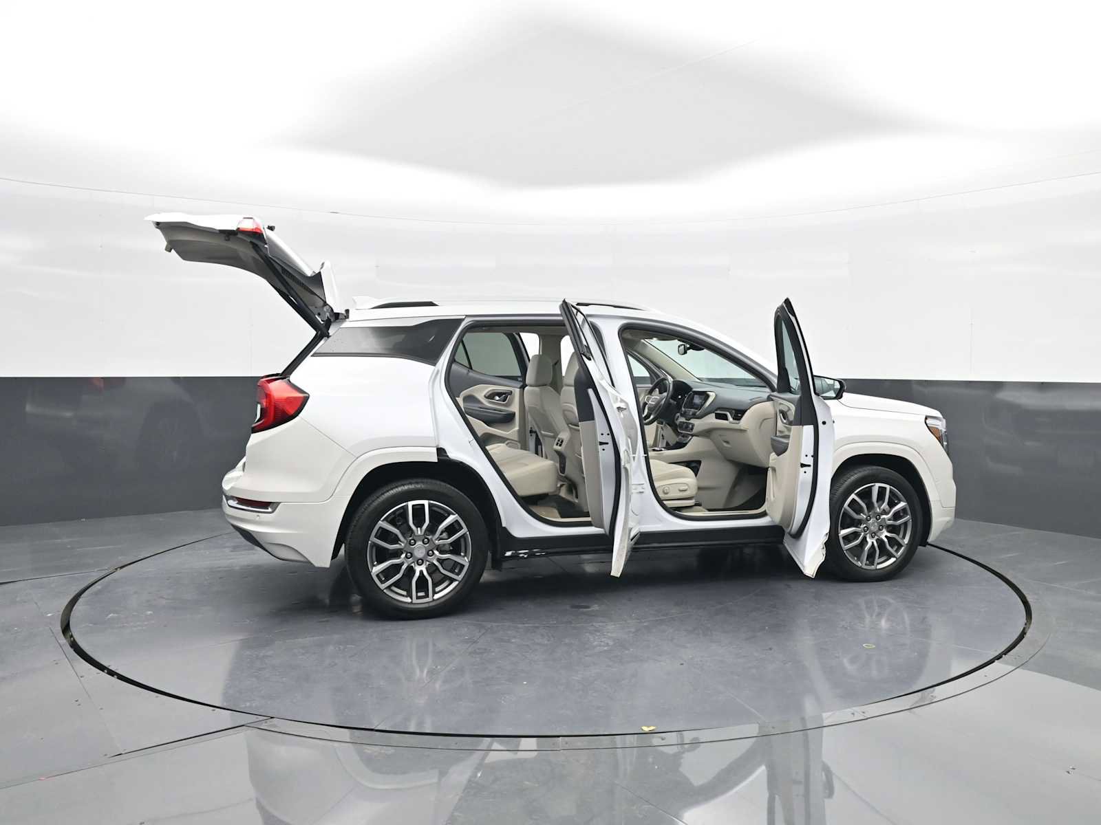 Used 2024 GMC Terrain Denali w/ Denali Premium Package image 48