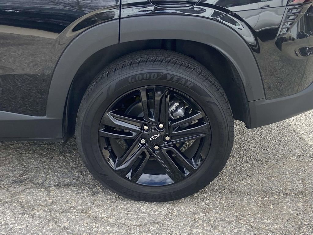 Used 2025 Chevrolet Trax ACTIV w/ Driver Confidence Package image 9