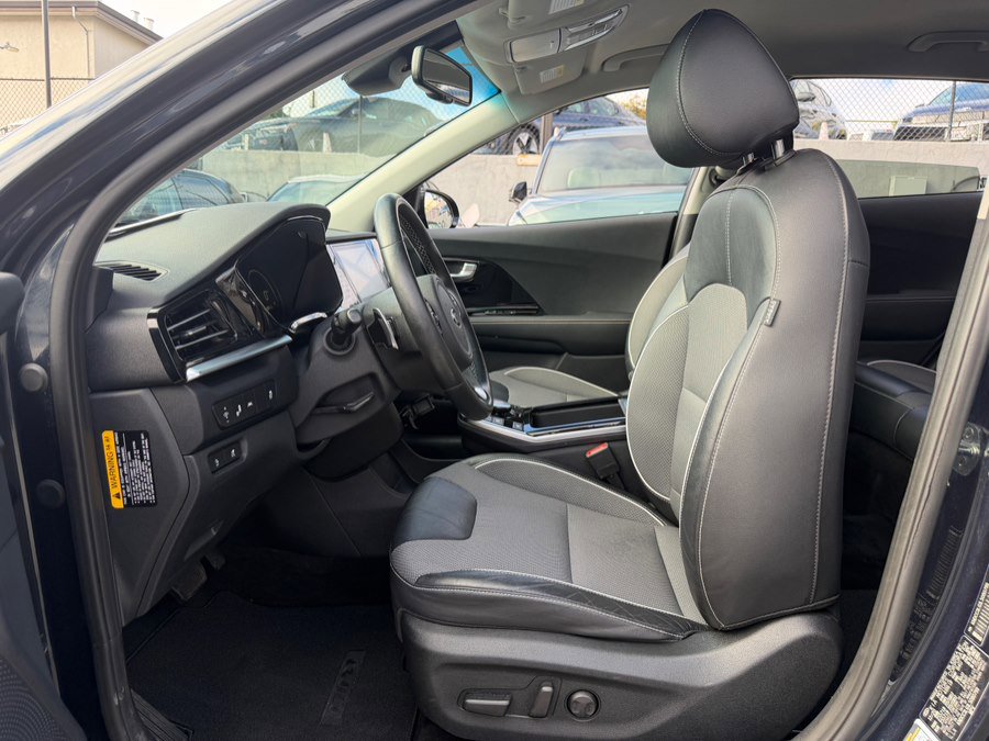 Used 2020 Kia Niro EX w/ Cold Weather Package image 10