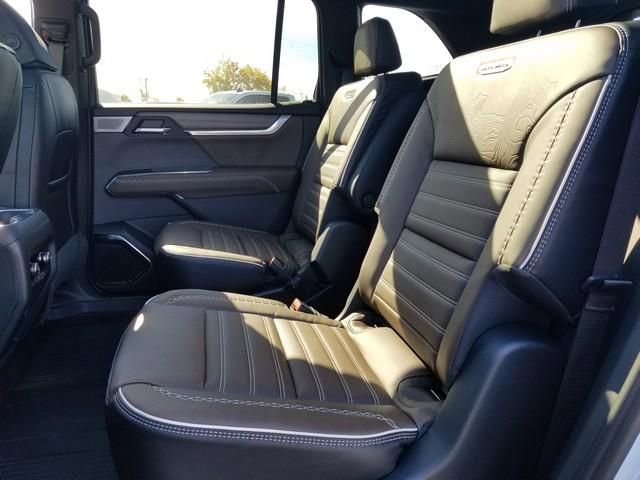 New 2026 GMC Acadia Denali Ultimate w/ LPO, Floor Liner Package image 13
