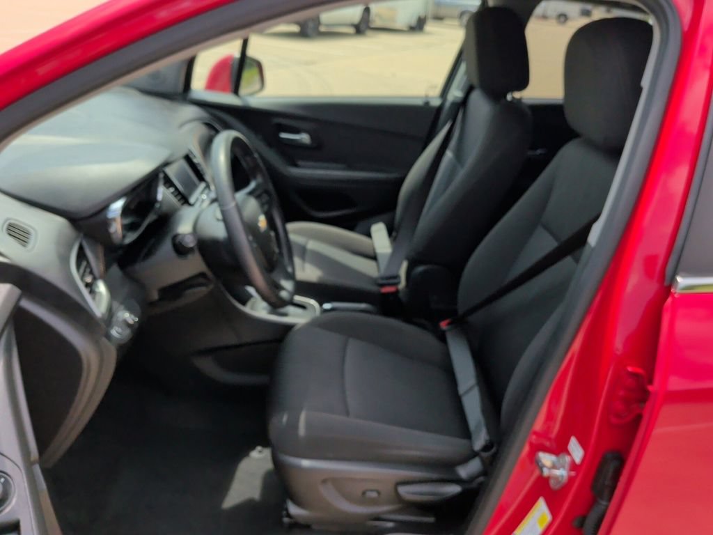Used 2020 Chevrolet Trax LT FWD image 12