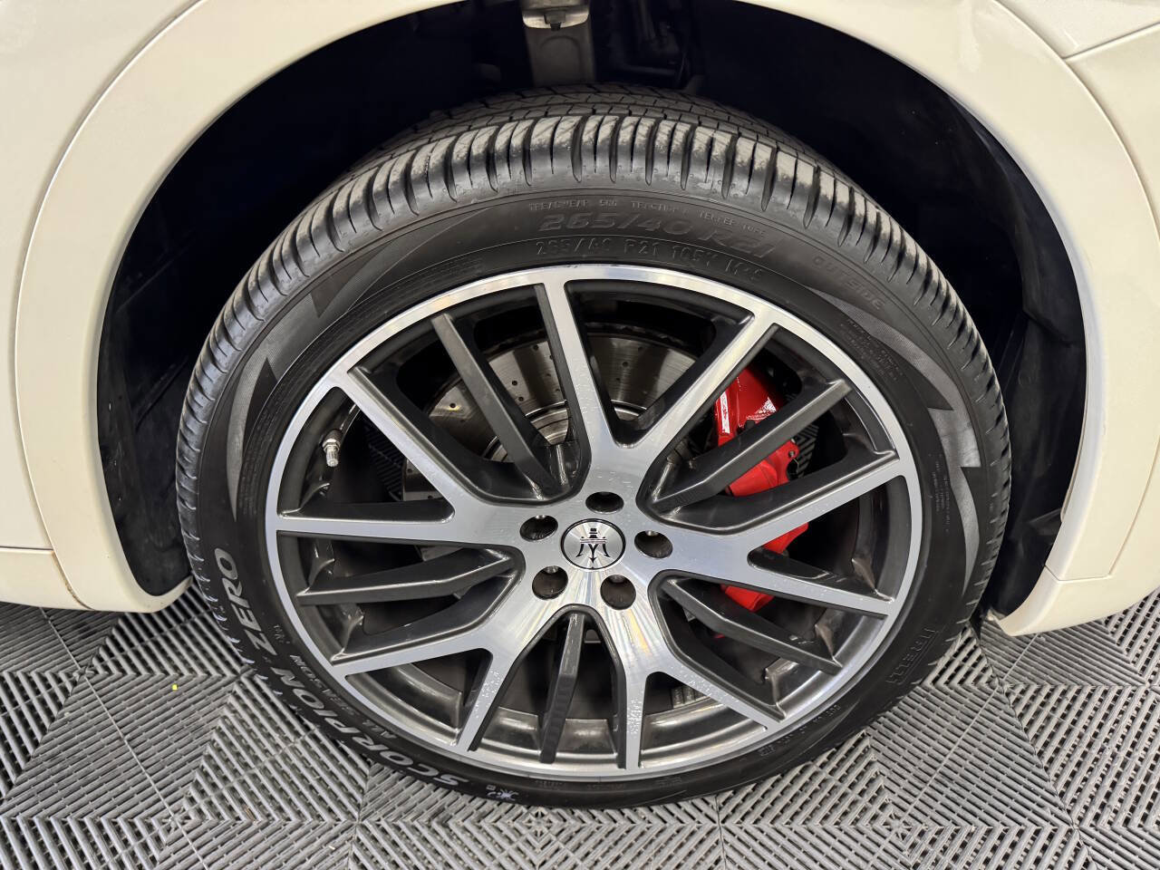 Used 2021 Maserati Levante S GranSport image 20