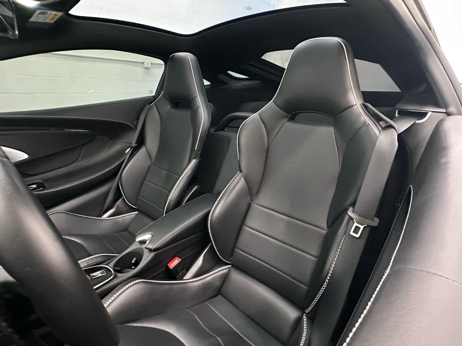 Used 2021 McLaren GT RWD image 12