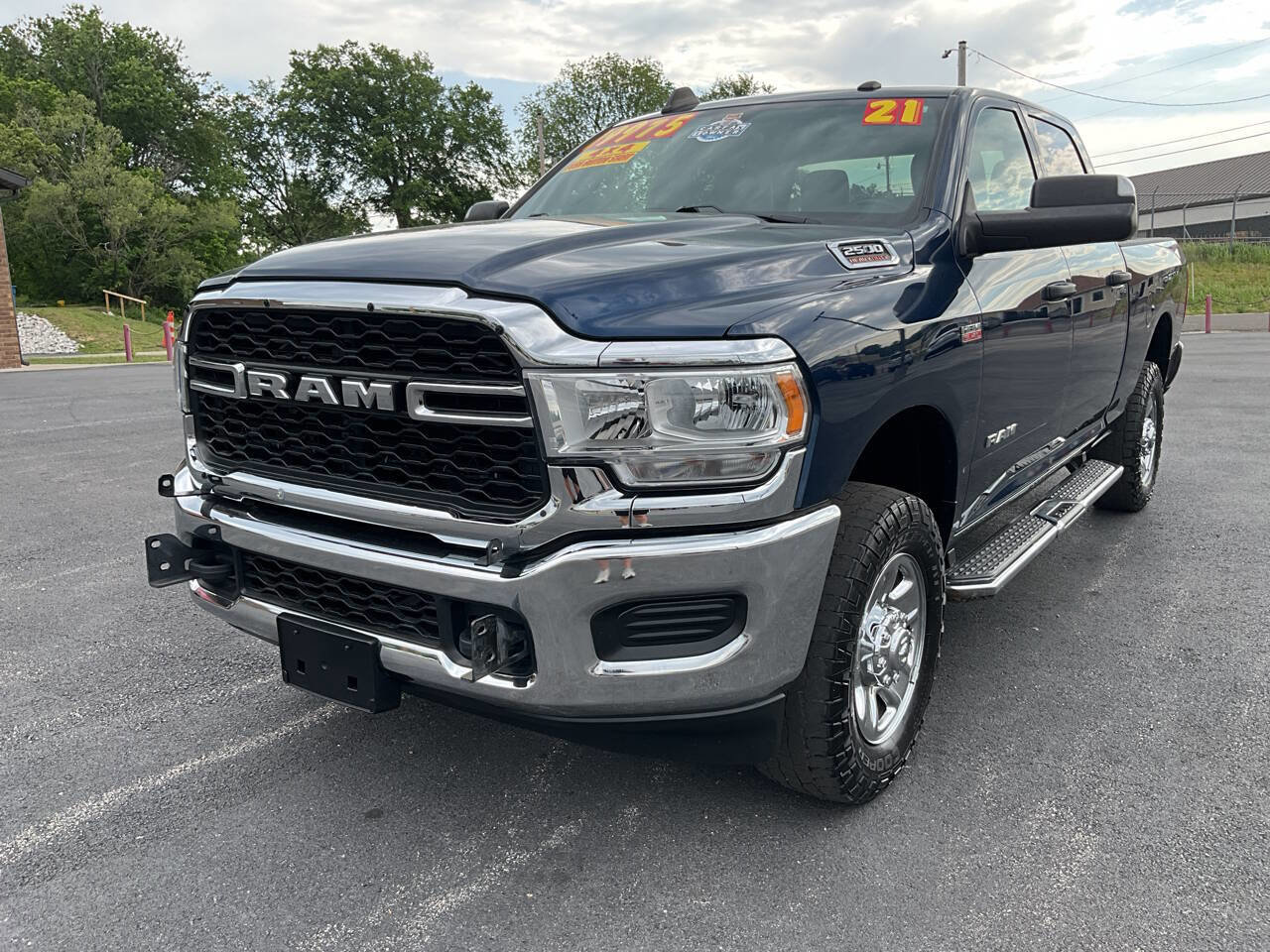 Used 2021 RAM 2500 Tradesman w/ Chrome Appearance Group AWD/4WD image 9