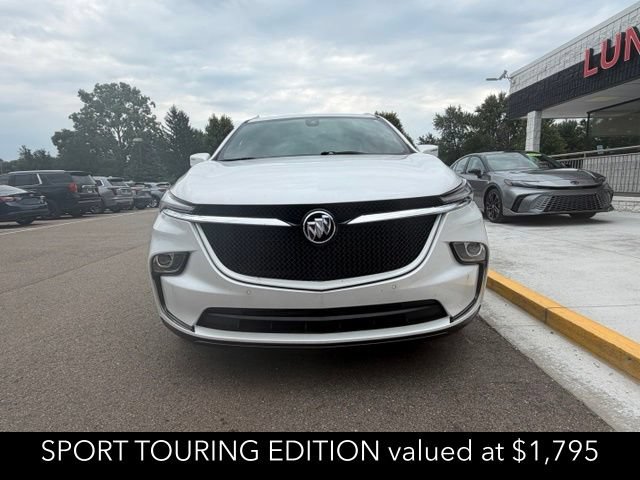 Used 2024 Buick Enclave Essence w/ Sport Touring Edition AWD/4WD image 3