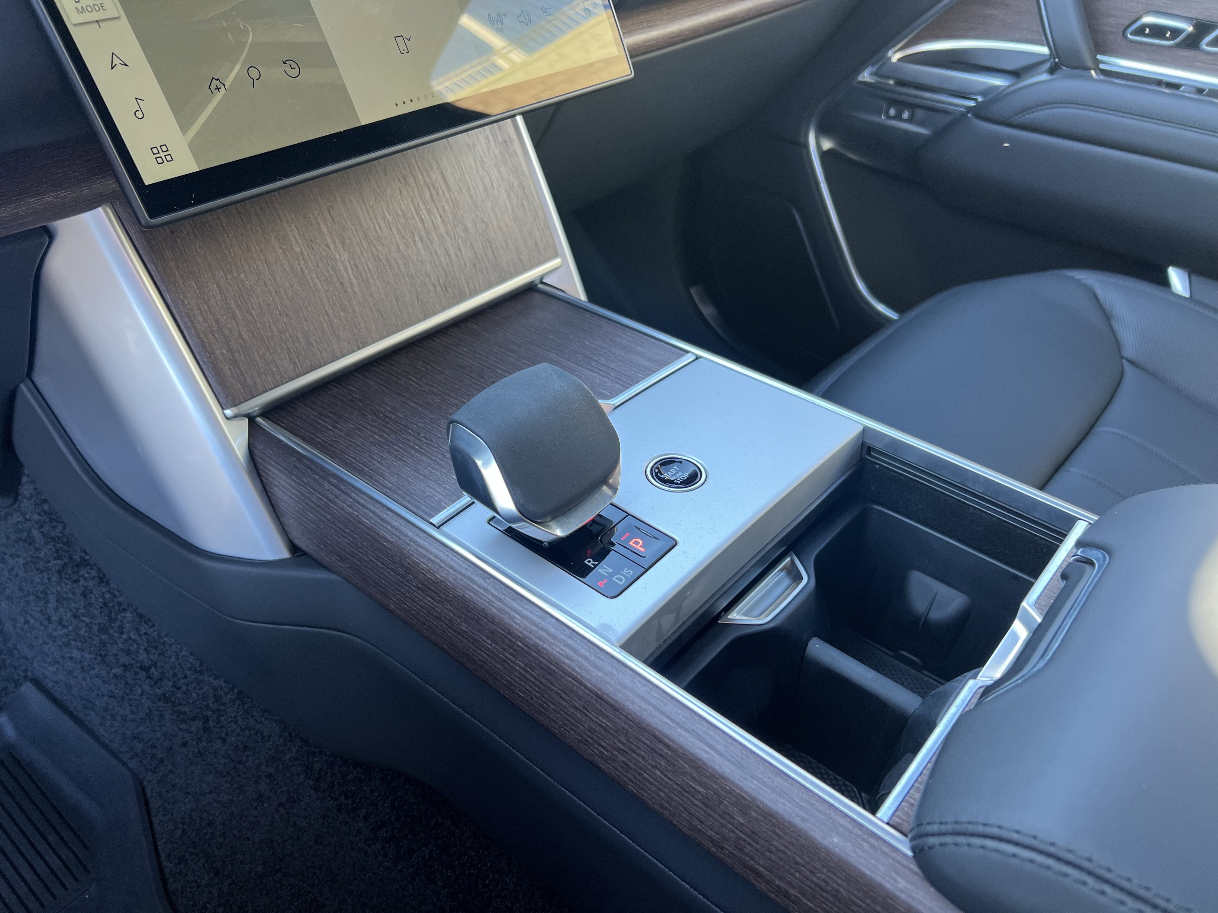 Certified 2025 Land Rover Range Rover Long Wheelbase SE image 27