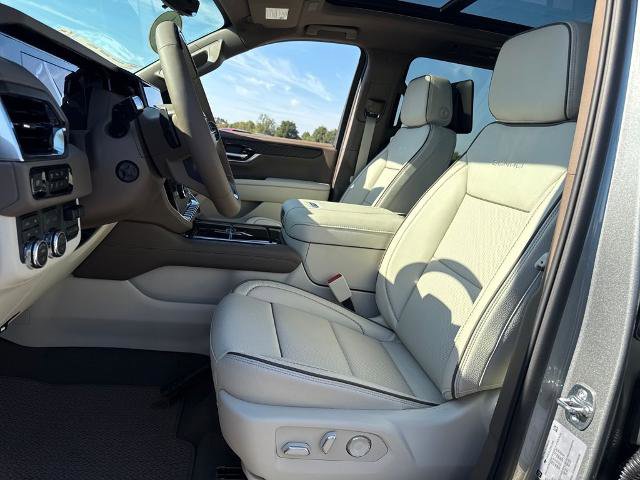 New 2026 GMC Yukon XL Denali w/ Denali Reserve Package image 17