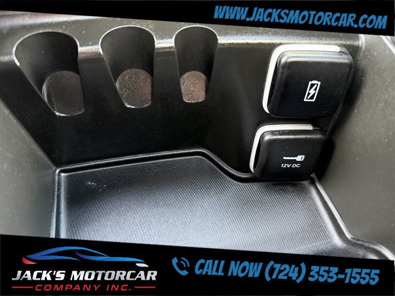 Used 2026 Chrysler Pacifica Limited FWD image 33
