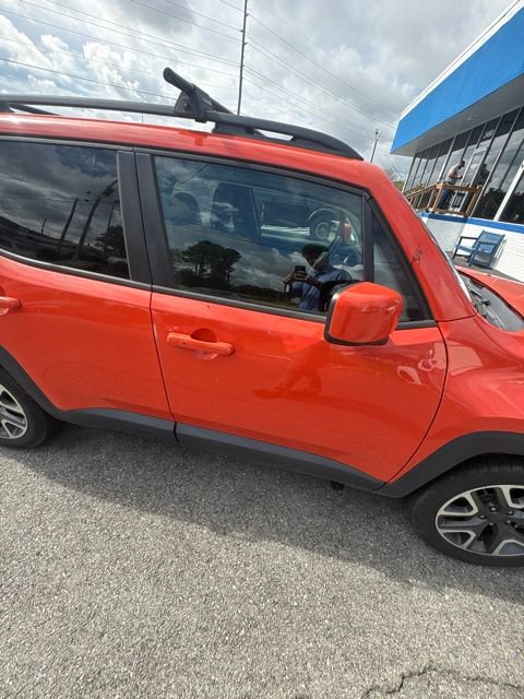 Used 2016 Jeep Renegade Latitude FWD image 18