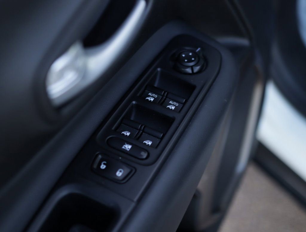 Used 2023 Jeep Renegade Latitude image 25