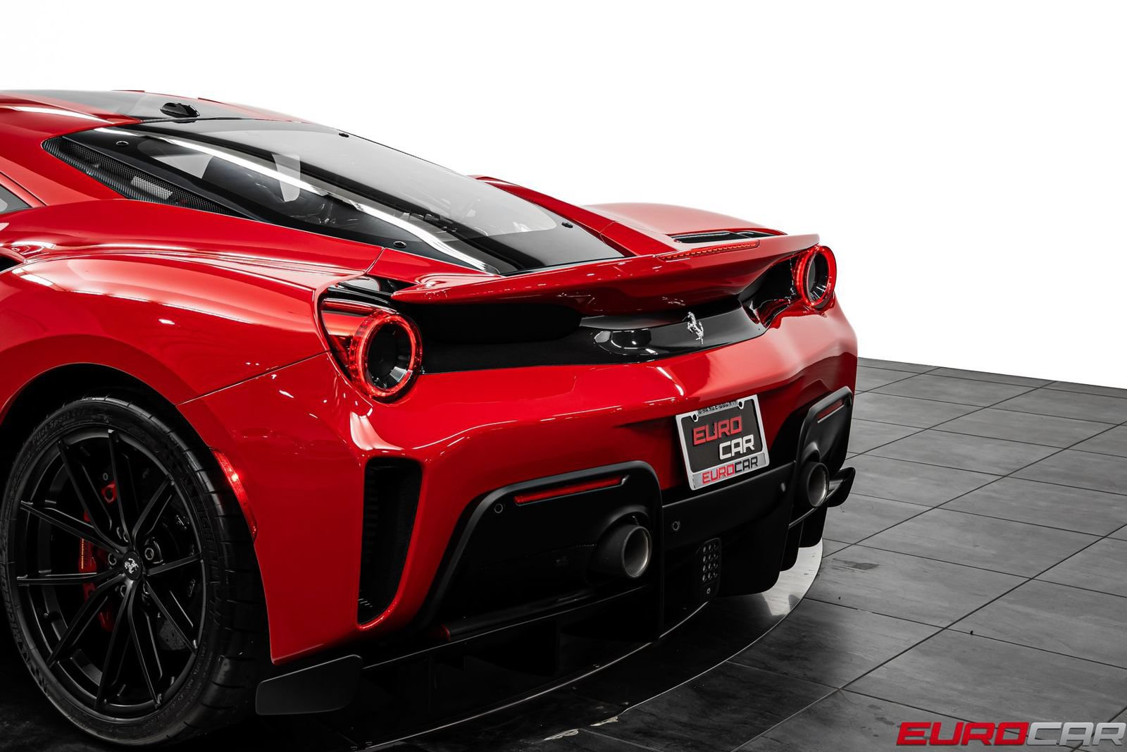 Used 2019 Ferrari 488 Pista Coupe RWD image 21