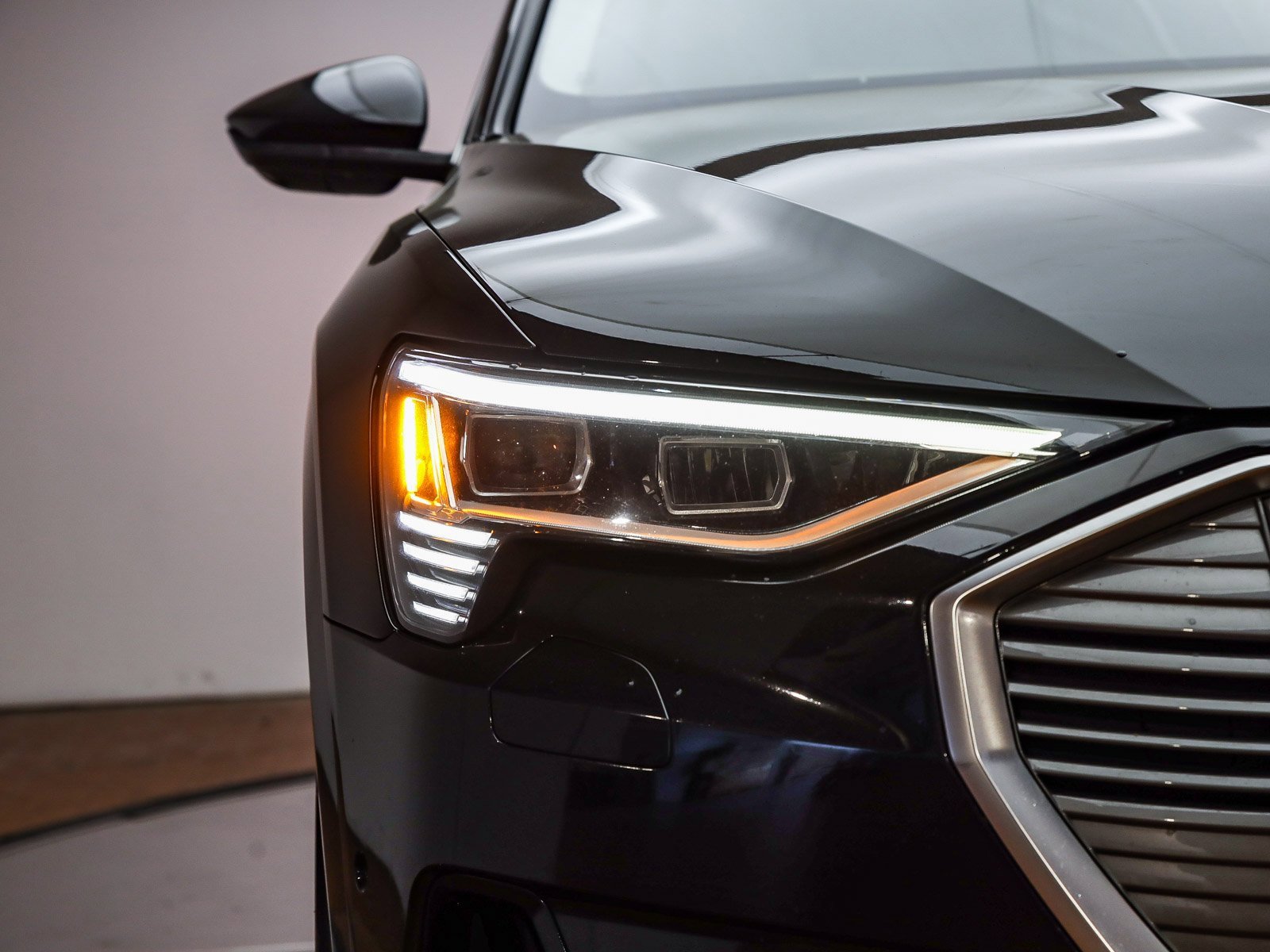 Used 2021 Audi e-tron Premium Plus w/ Premium Plus Package image 5