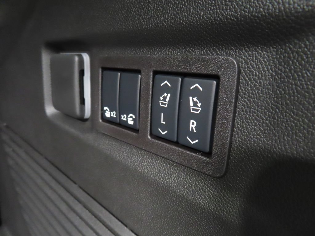 Used 2025 Chevrolet Tahoe High Country AWD/4WD image 50