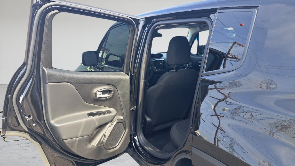 Used 2023 Jeep Renegade Latitude AWD/4WD image 11