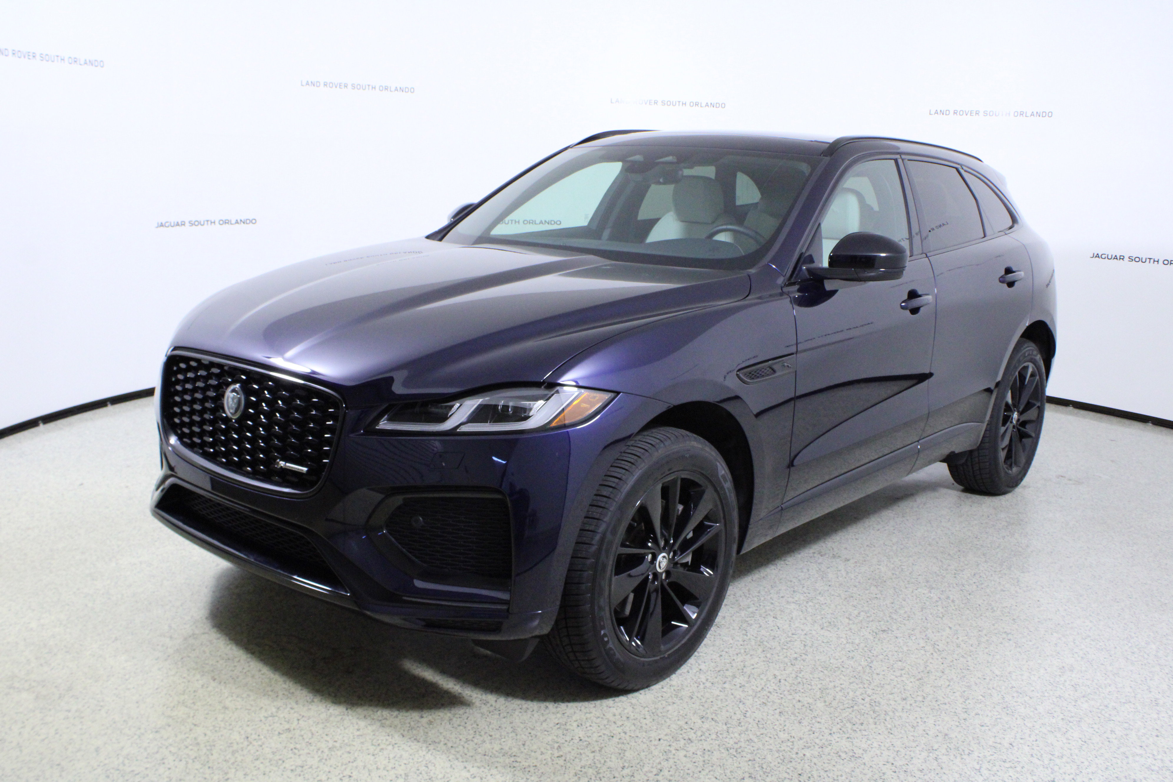 Used 2025 Jaguar F-PACE R-Dynamic S image 4