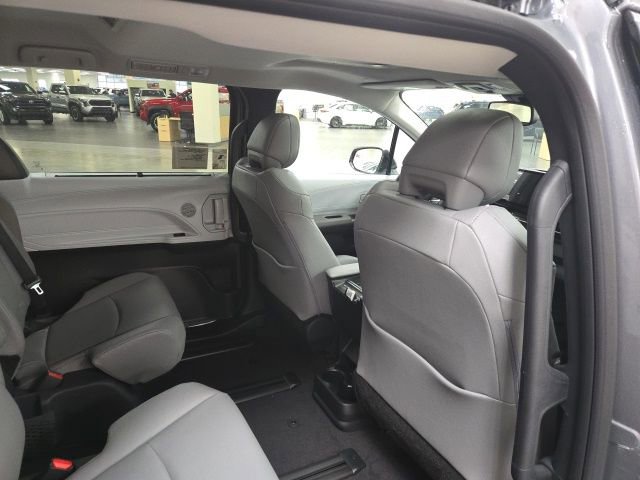 New 2026 Toyota Sienna XLE image 11