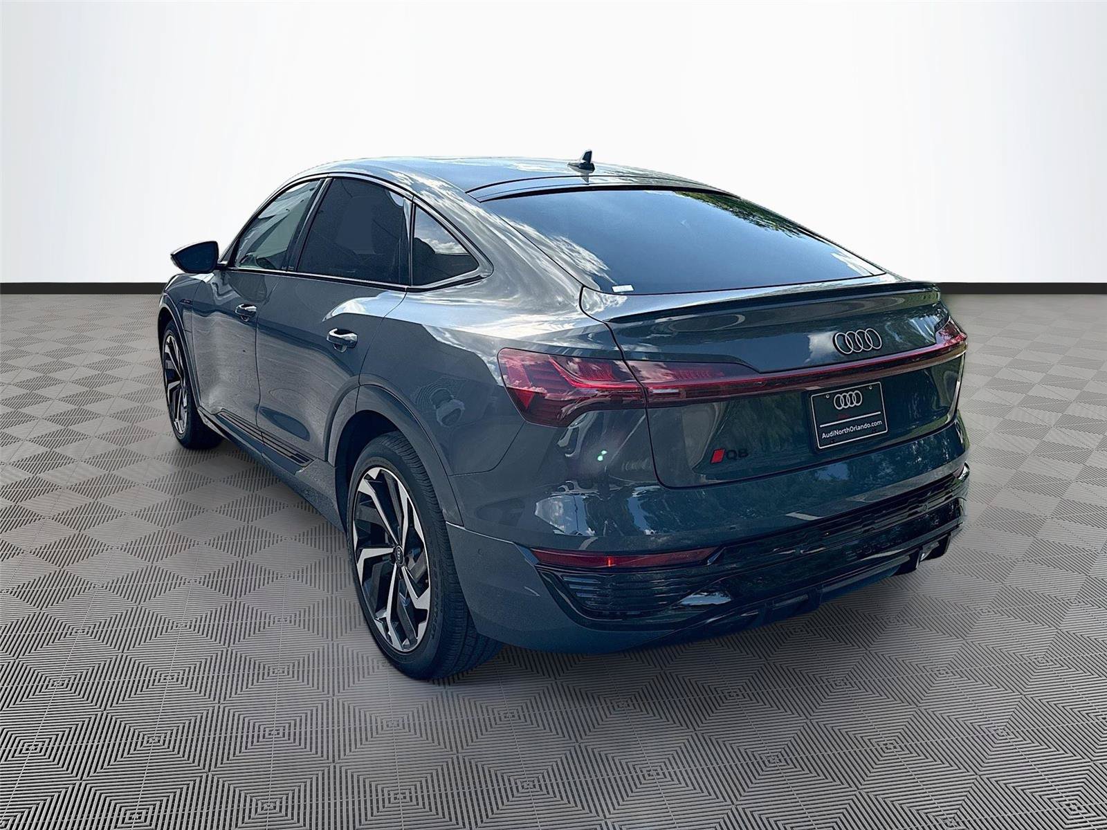 Used 2024 Audi Q8 e-tron Premium Plus w/ Premium Plus Package AWD/4WD image 5