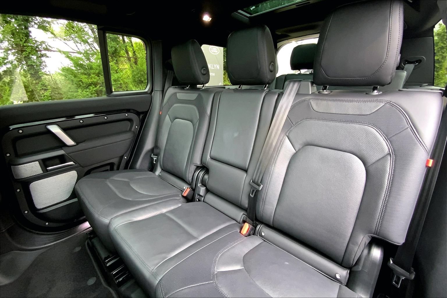Used 2023 Land Rover Defender 130 X-Dynamic SE AWD/4WD image 20