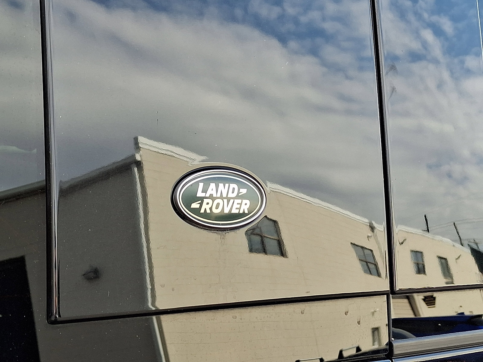 Used 2023 Land Rover Defender 110 X-Dynamic SE image 29