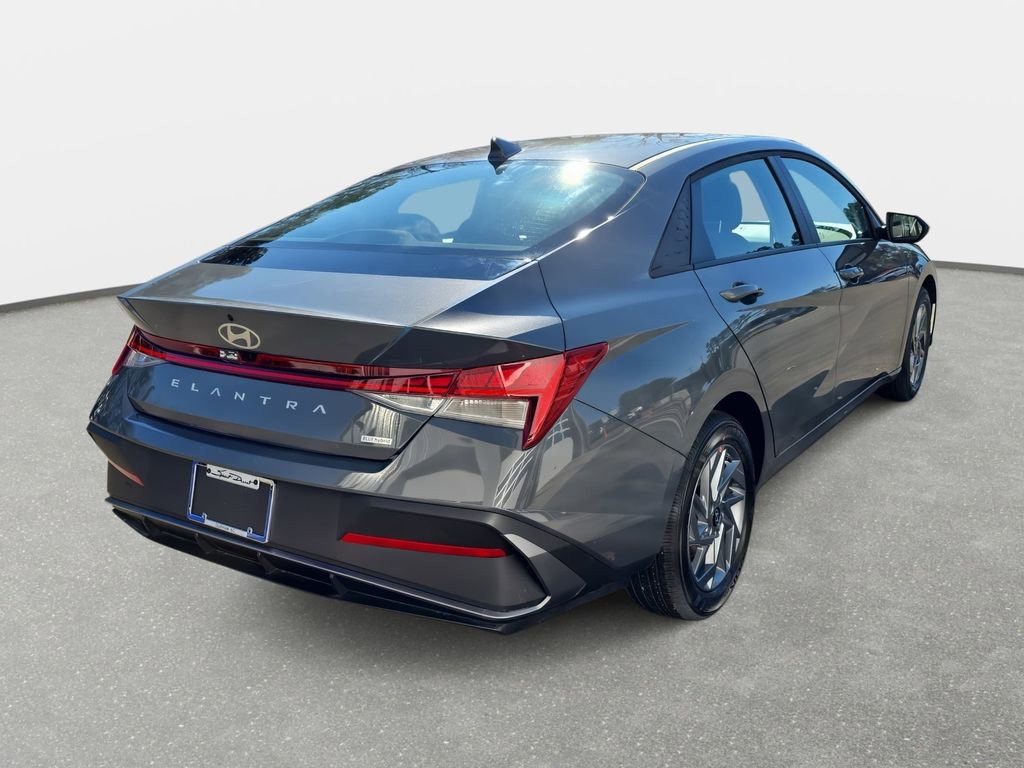 New 2026 Hyundai Elantra Blue image 5
