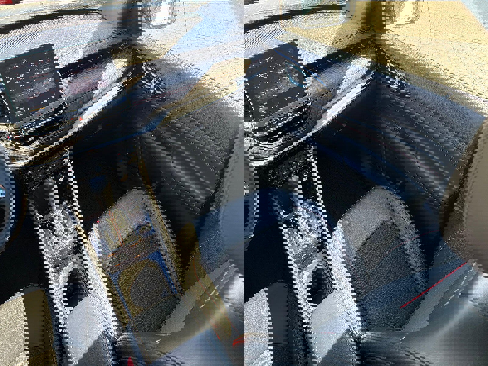 Used 2025 Jeep Compass Trailhawk image 22