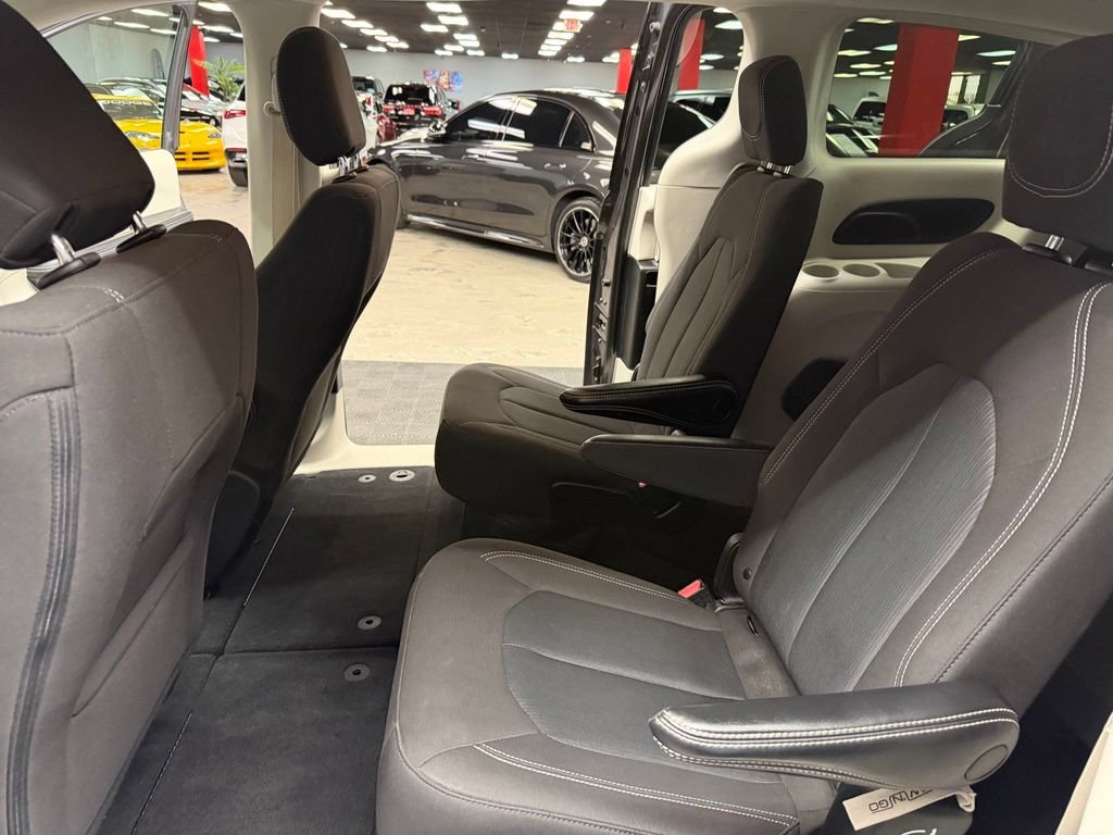 Used 2023 Chrysler Voyager LX FWD image 37