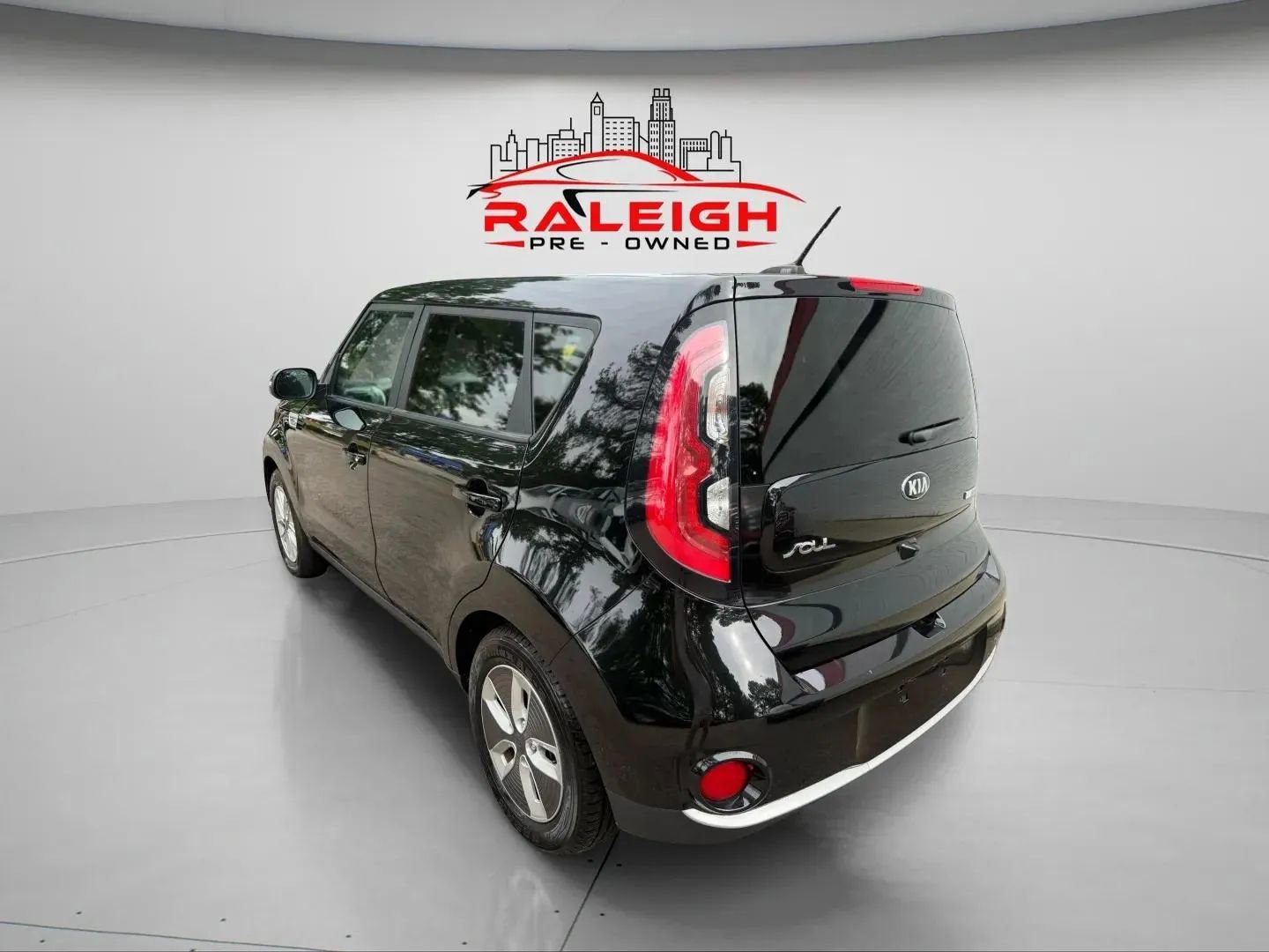 Used 2017 Kia Soul EV image 2
