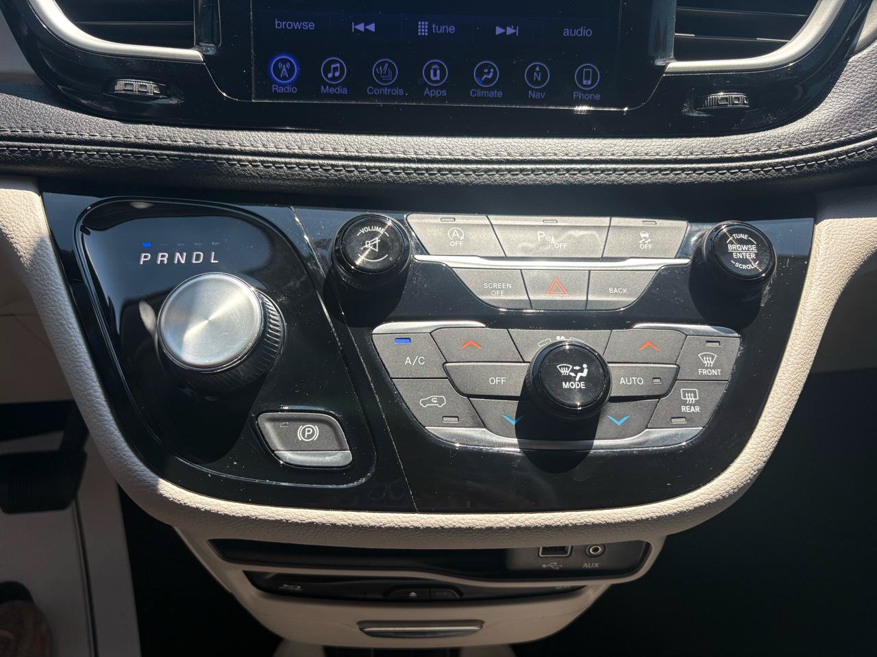 Used 2017 Chrysler Pacifica Limited w/ UConnect Theater Package FWD image 19