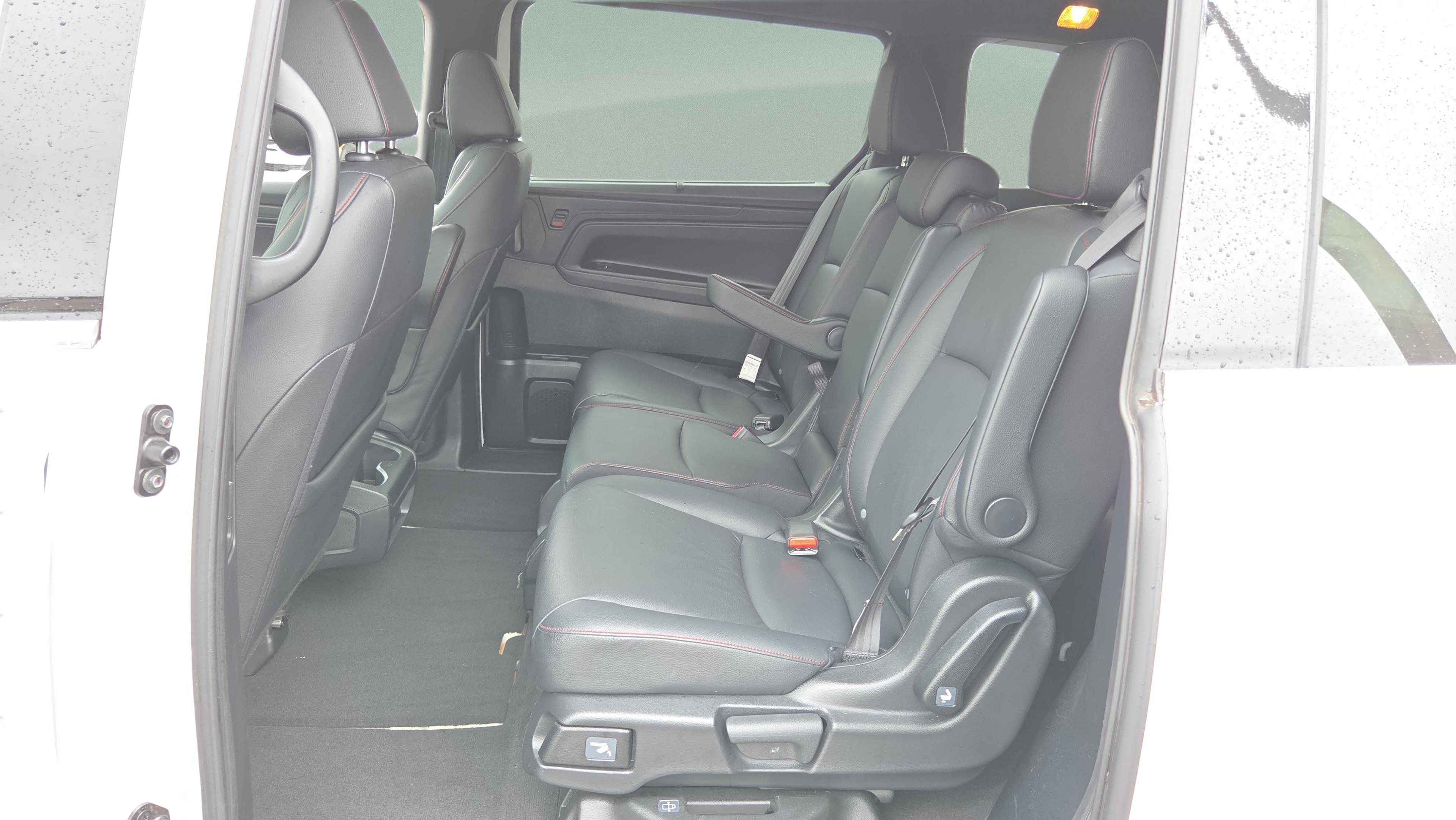 Used 2024 Honda Odyssey Sport image 11