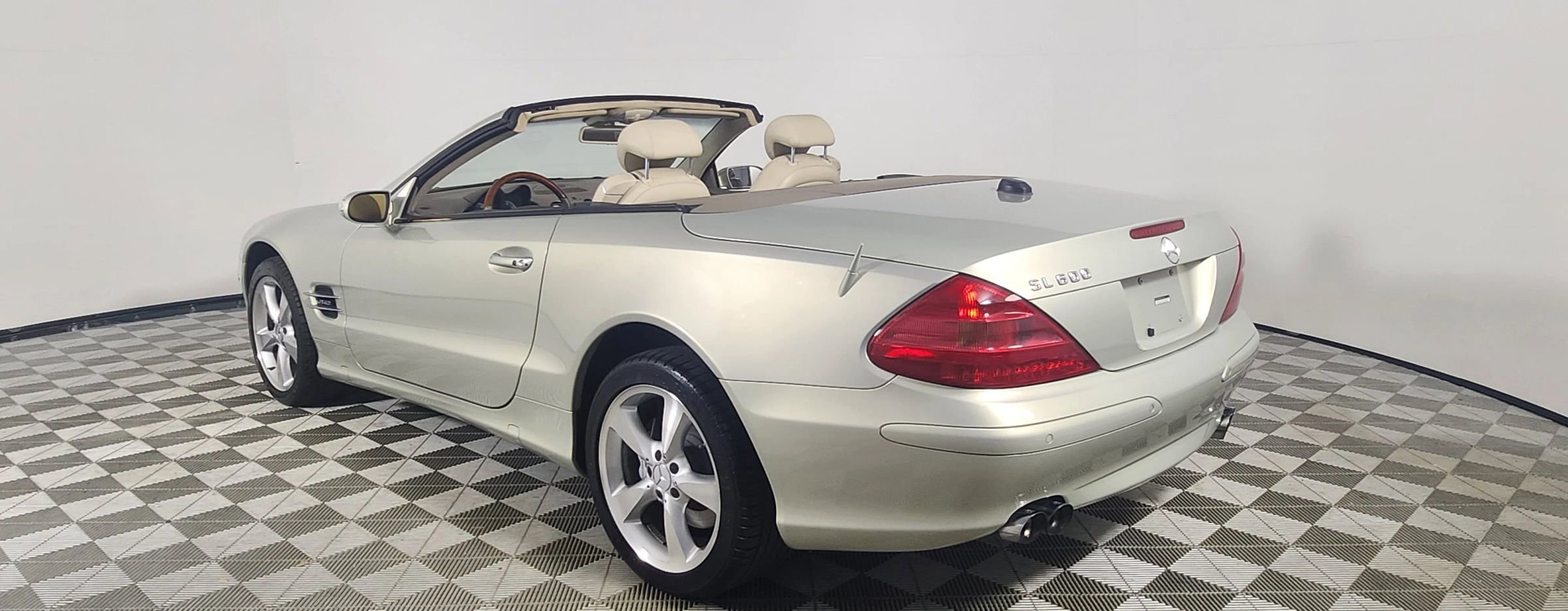 Used 2004 Mercedes-Benz SL 600 image 11