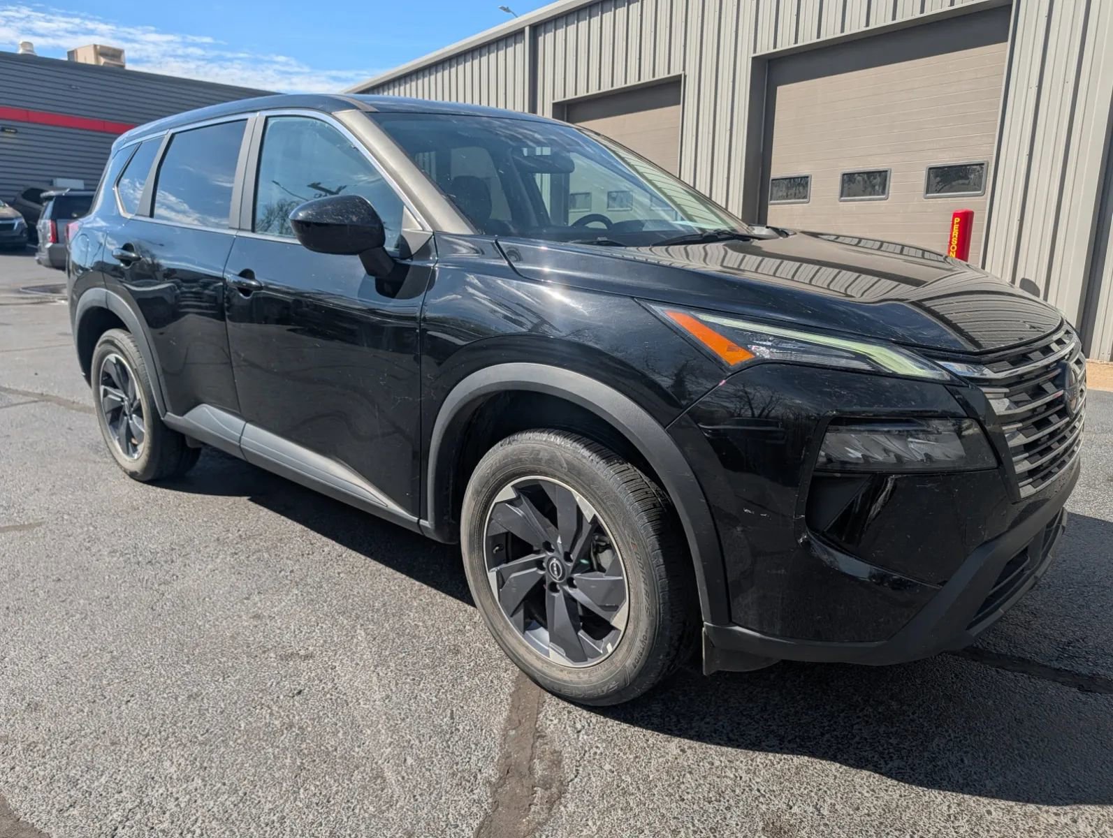 Used 2025 Nissan Rogue SV image 5