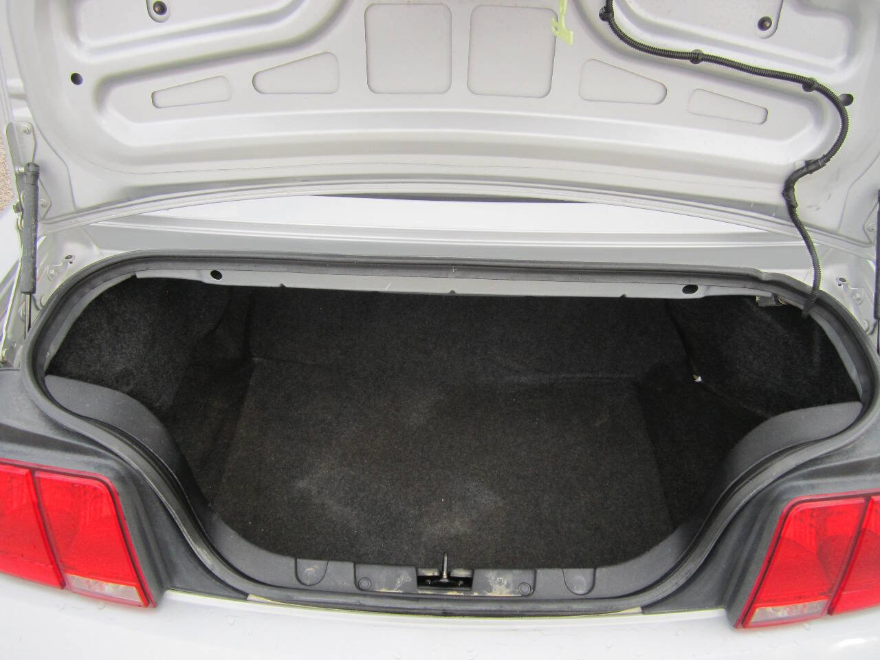 Used 2006 Ford Mustang Convertible image 21