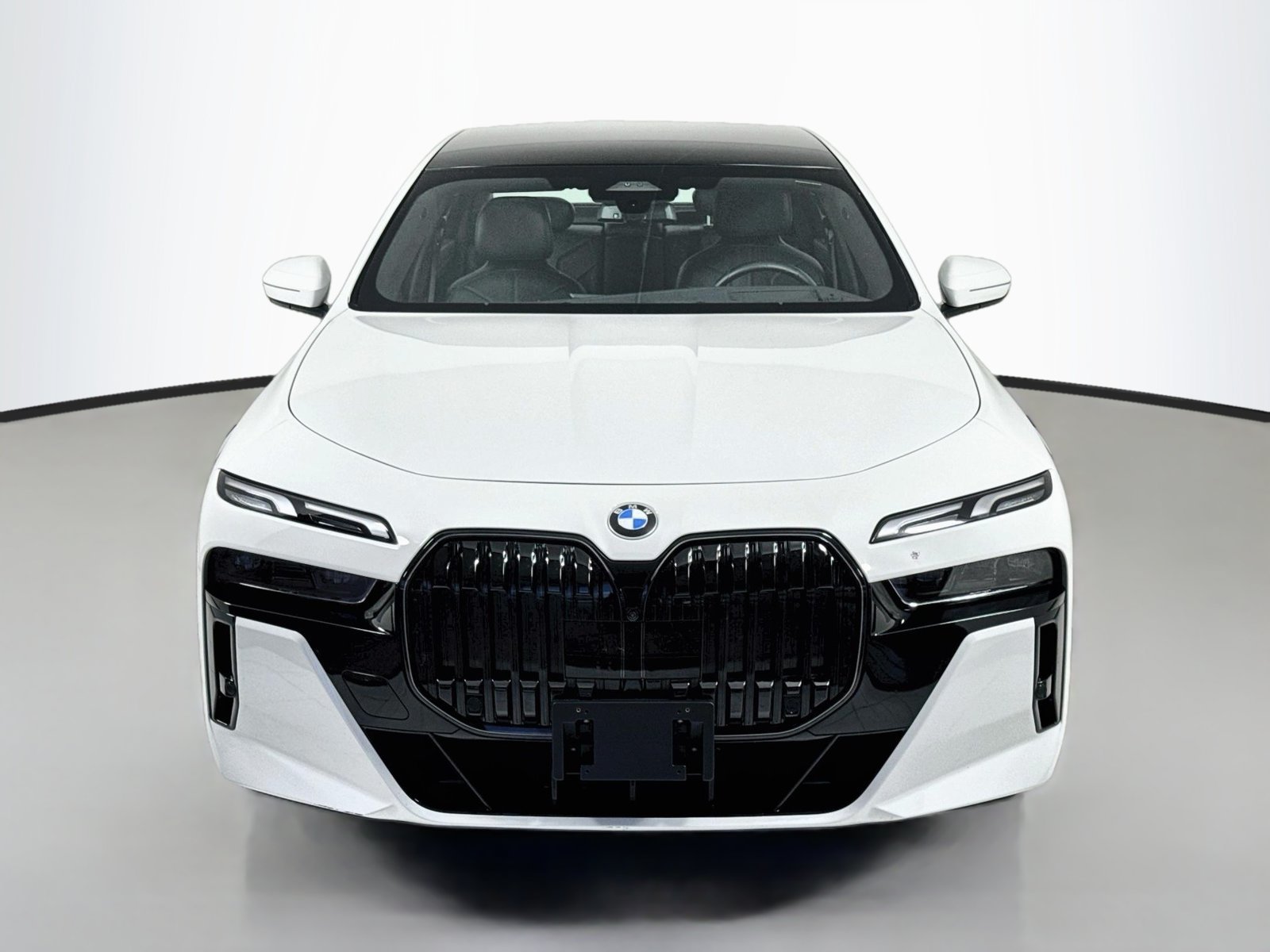 Used 2026 BMW 740i RWD image 2