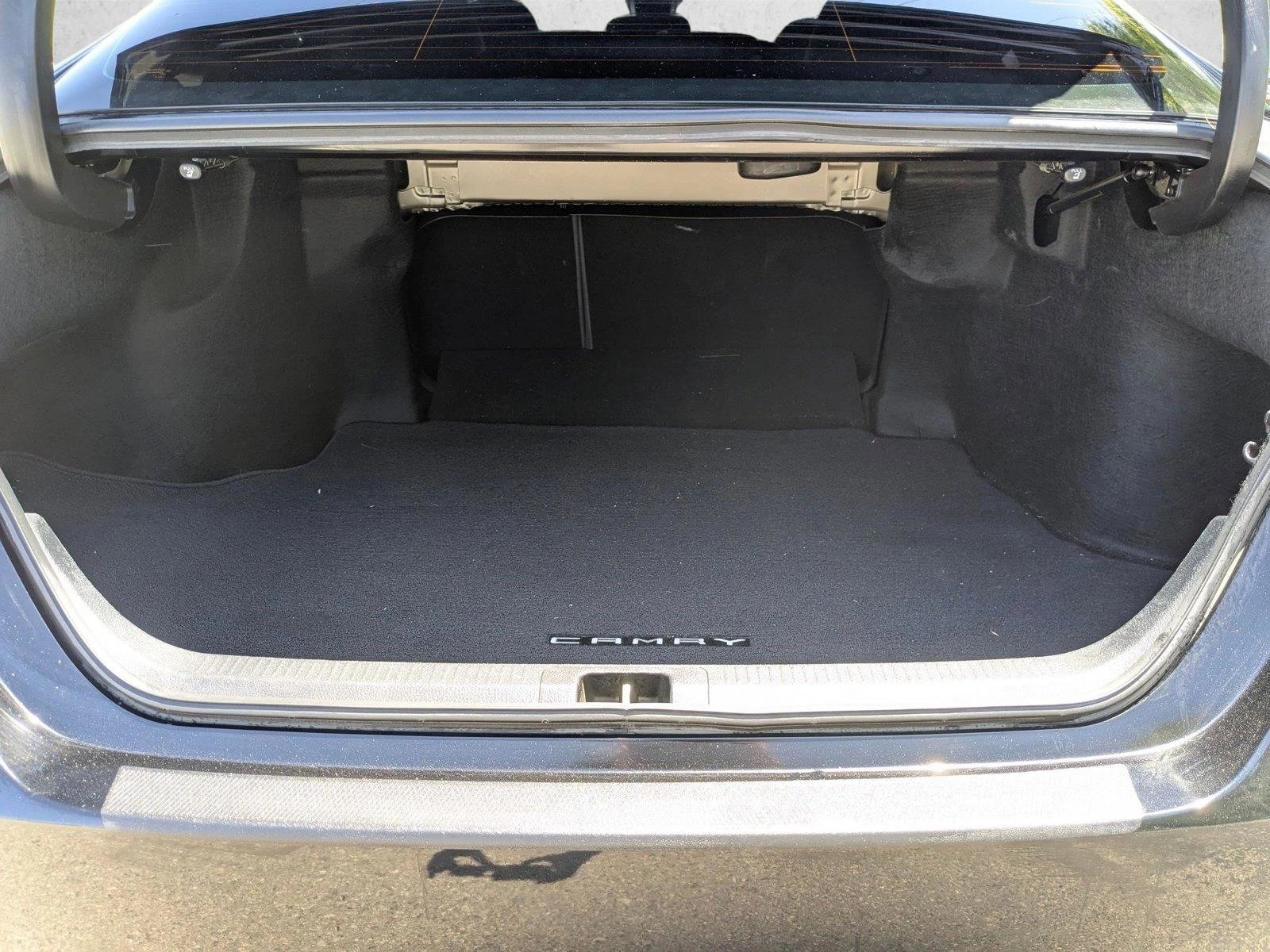 Used 2019 Toyota Camry SE w/ Carpet Mat Package FWD image 6