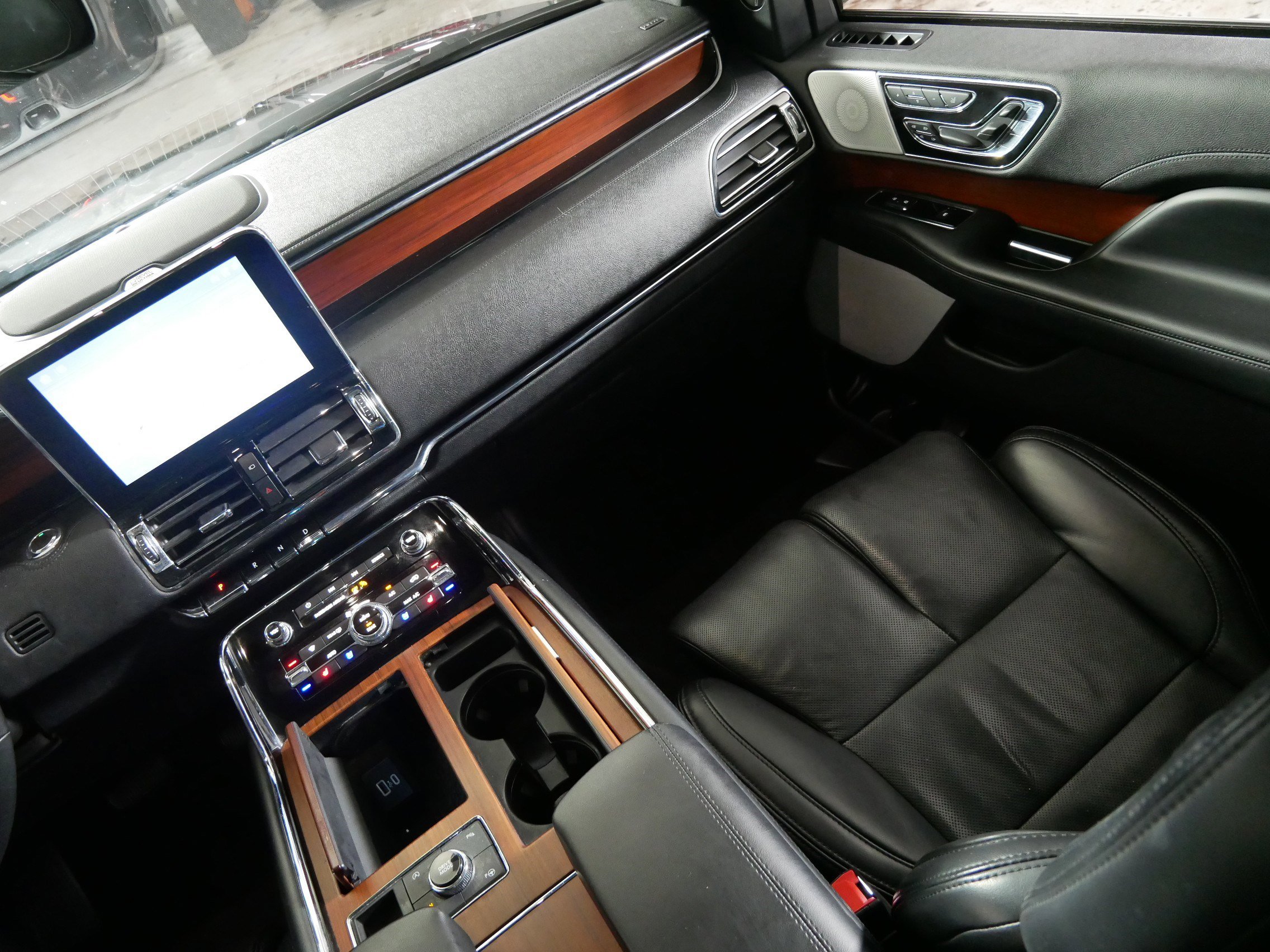 Used 2020 Lincoln Navigator Reserve w/ Equipment Group 208A Reserve image 11