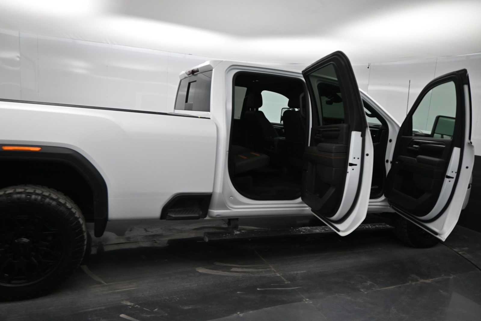 Used 2024 GMC Sierra 2500 AT4 w/ AT4 Premium Plus Package AWD/4WD image 36