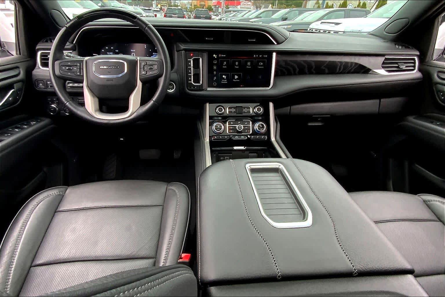 Used 2024 GMC Yukon XL Denali w/ Advanced Technology Package image 14