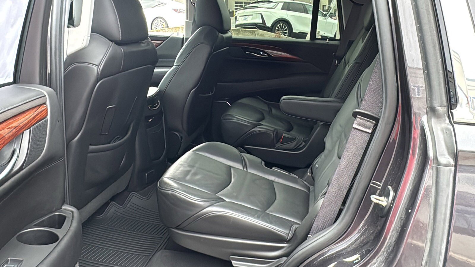 Used 2015 Cadillac Escalade Premium image 25