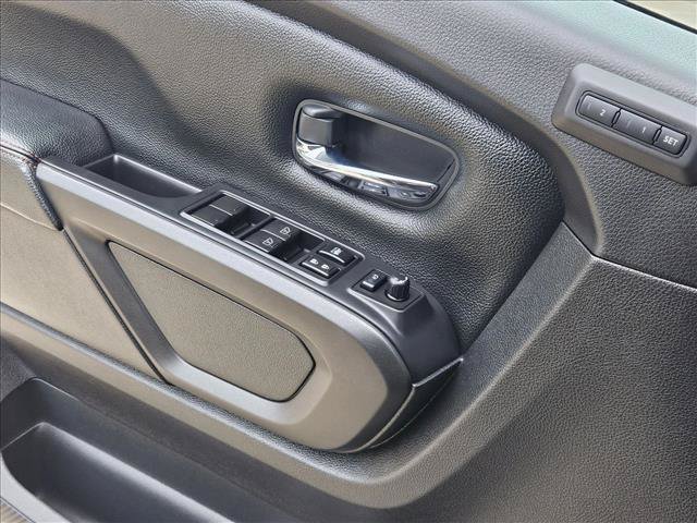 Used 2021 Nissan Titan PRO-4X w/ Pro-4x Convenience Package AWD/4WD image 6