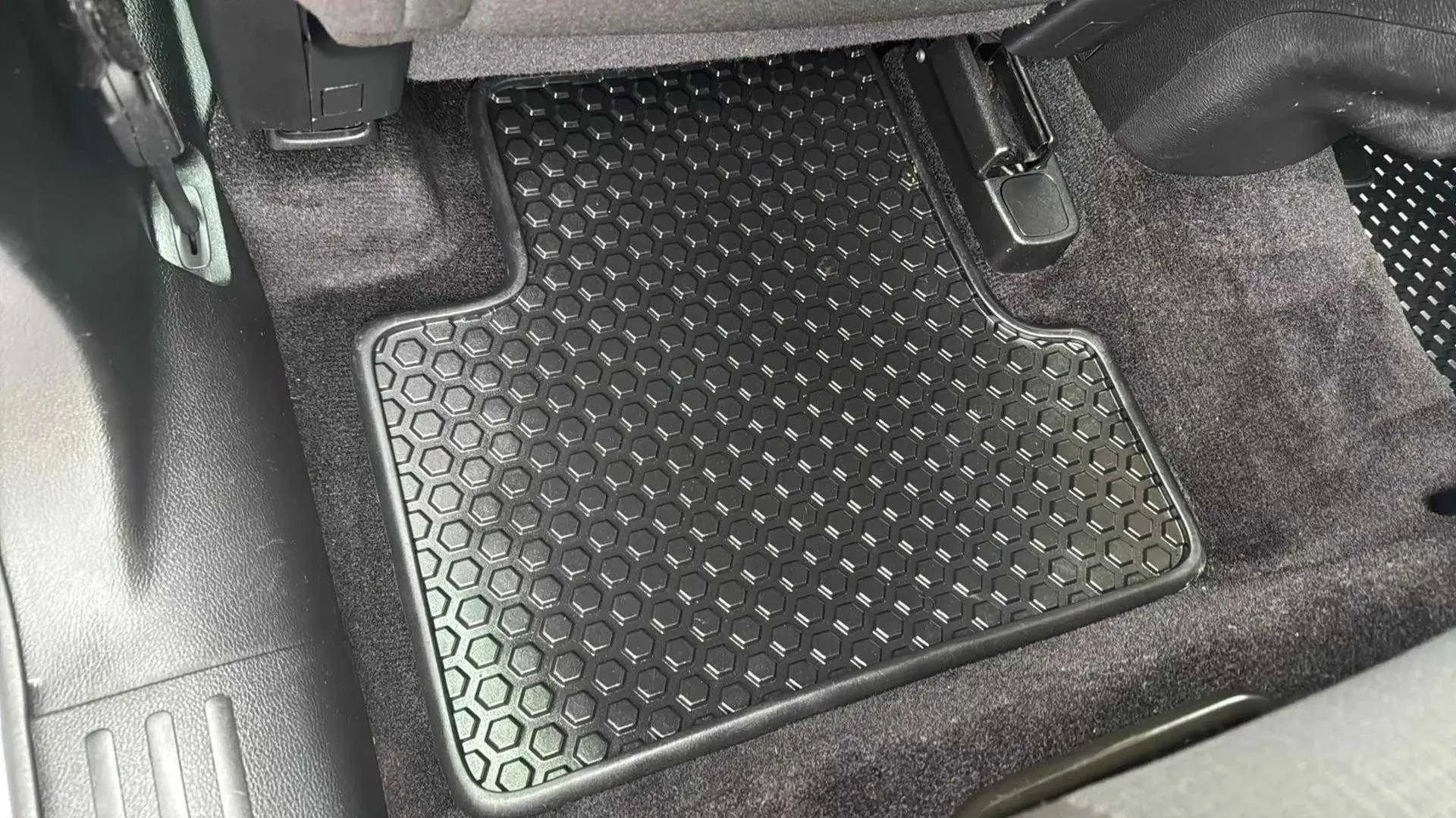 Used 2017 Jeep Cherokee Latitude w/ Comfort/Convenience Group image 26