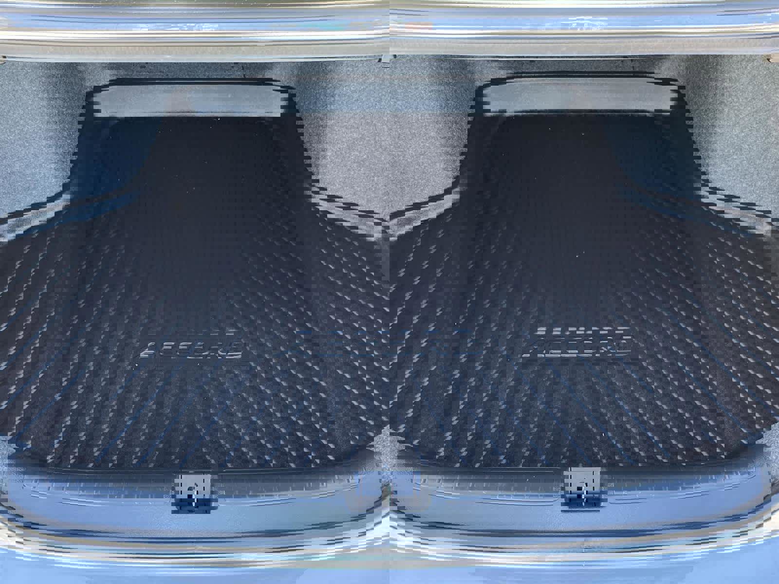 Used 2018 Honda Accord Touring image 16