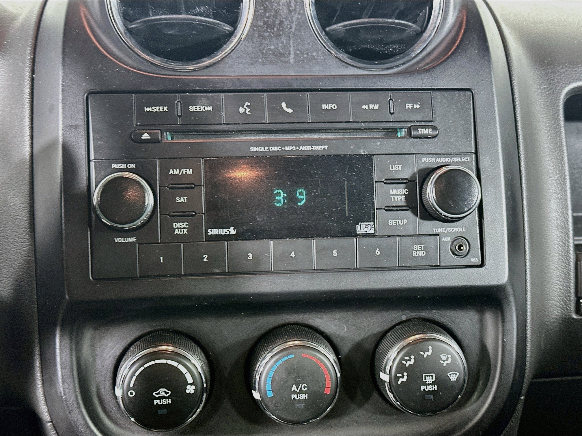 Used 2017 Jeep Patriot Latitude FWD image 18