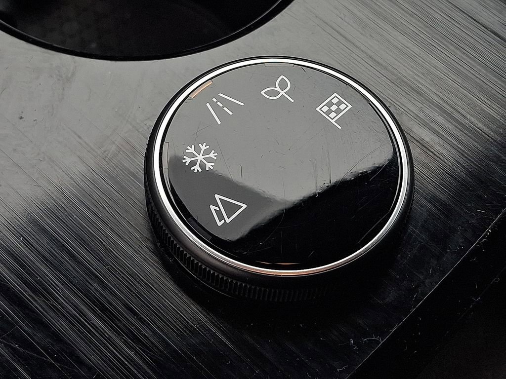 Used 2024 Nissan Rogue S image 23