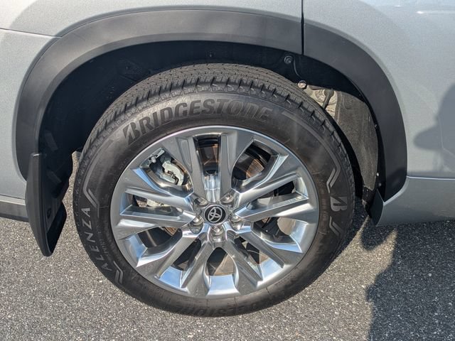 Used 2024 Toyota Highlander Limited FWD image 11