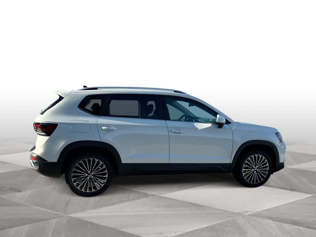 New 2026 Volkswagen Taos SE FWD image 9