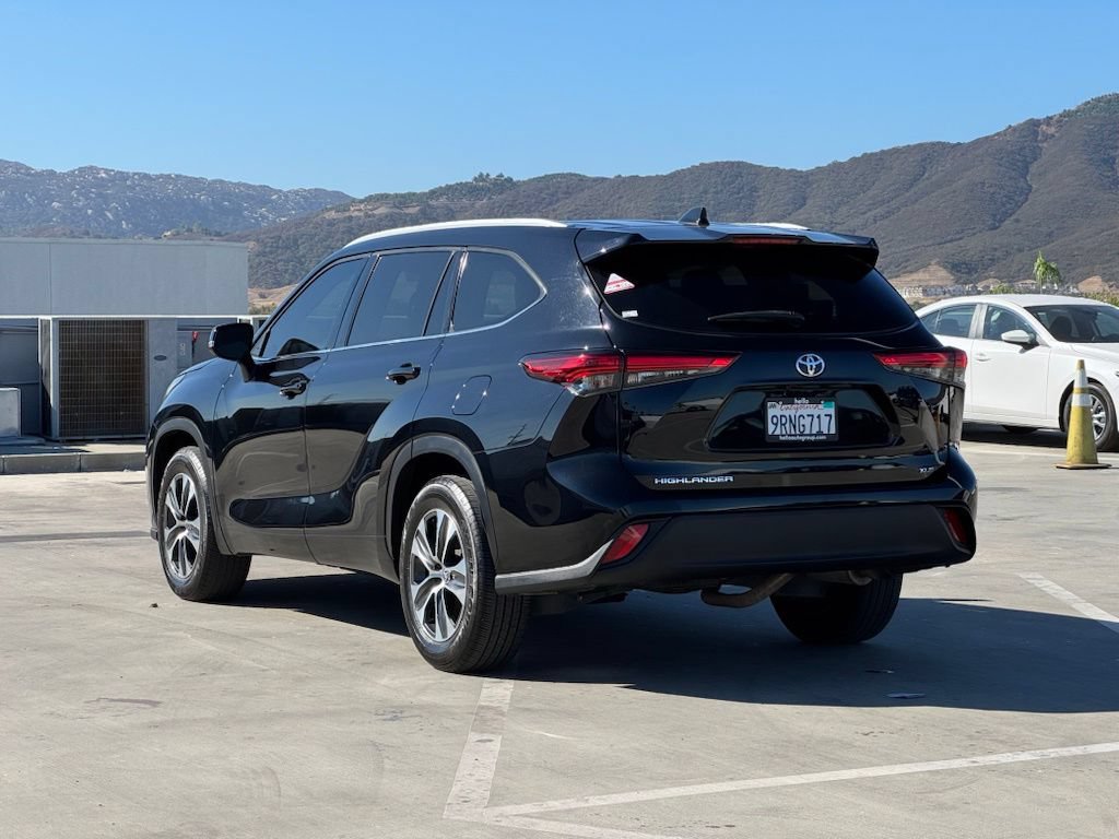 Used 2022 Toyota Highlander XLE FWD image 33