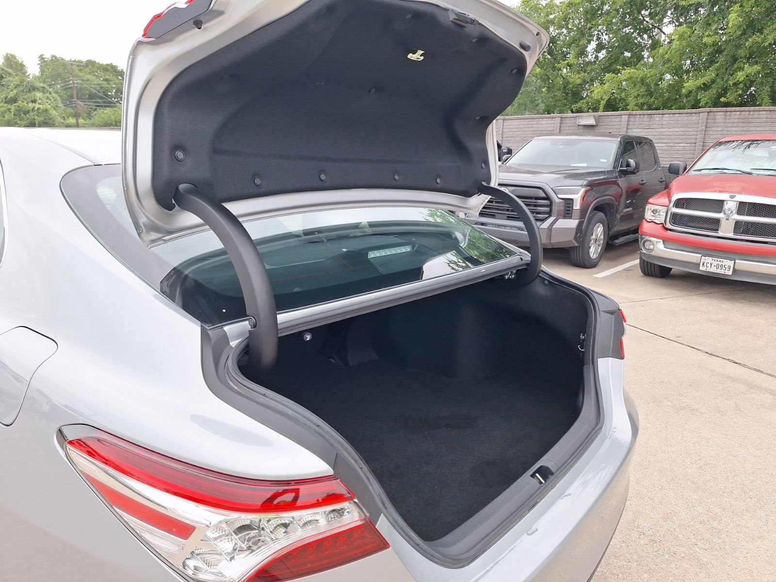 Used 2020 Toyota Camry XLE w/ Driver Assist Package FWD image 37
