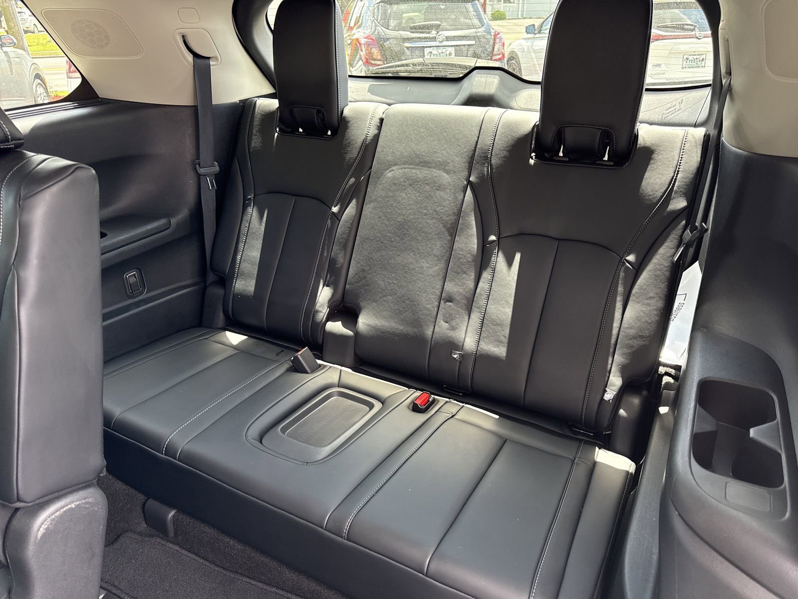 Used 2023 INFINITI QX60 Luxe w/ Cargo Package FWD image 12